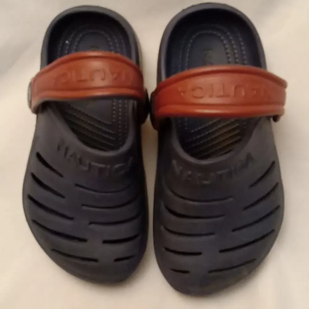 Nautica Kids Size 8 Navy and Red Clog Sandals Athleisure, Summer, Fun Beach